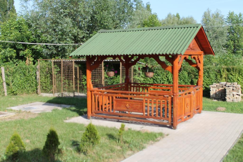Hotel Ponty-Poronty Vendeghaz Nagybaracska Exterior foto